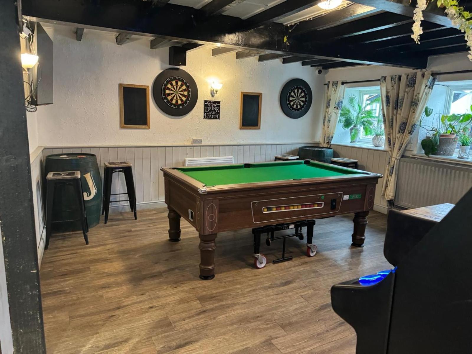 The Eagles Inn Rhayader Bagian luar foto